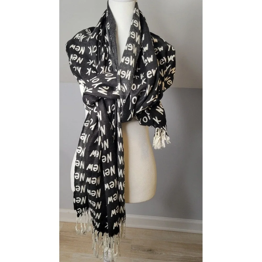 100% Cashmere Scarf Wrap Shawl Pashmina Black White Preppy Business NYC Print‎